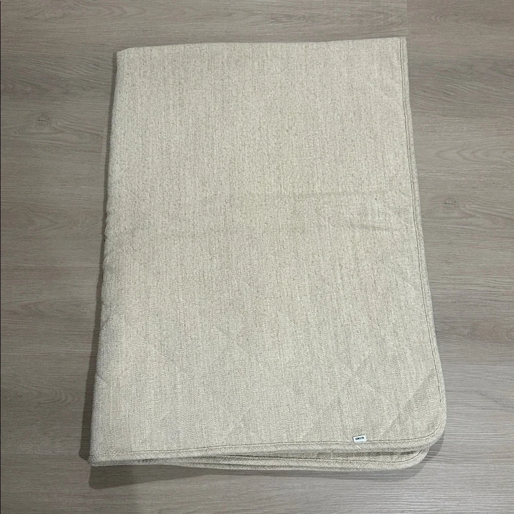 Orvis Grip-Tight Quilted Throw (pet furniture cover)